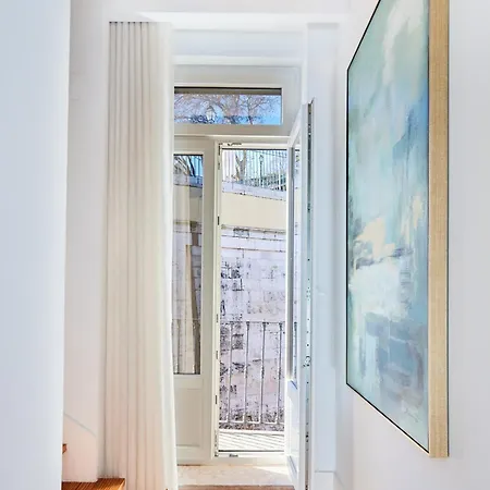 アパート New Duplex In The Heart Of Lisbon, Principe Real *