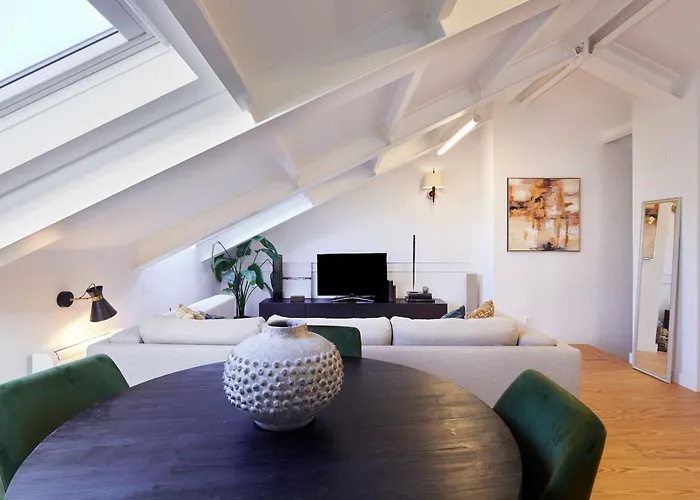 Апартаменты New Duplex In The Heart Of Lisbon, Principe Real Лиссабон